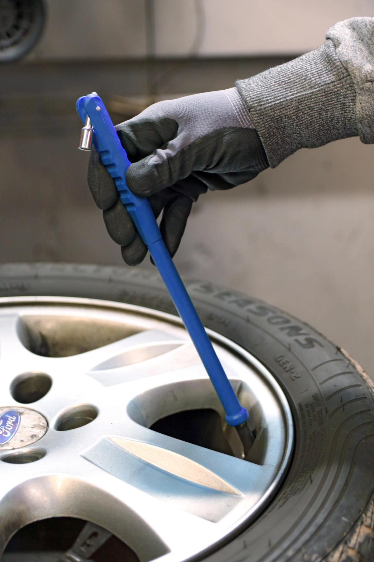 Tire Valve Mounting Tool, 2 in 1