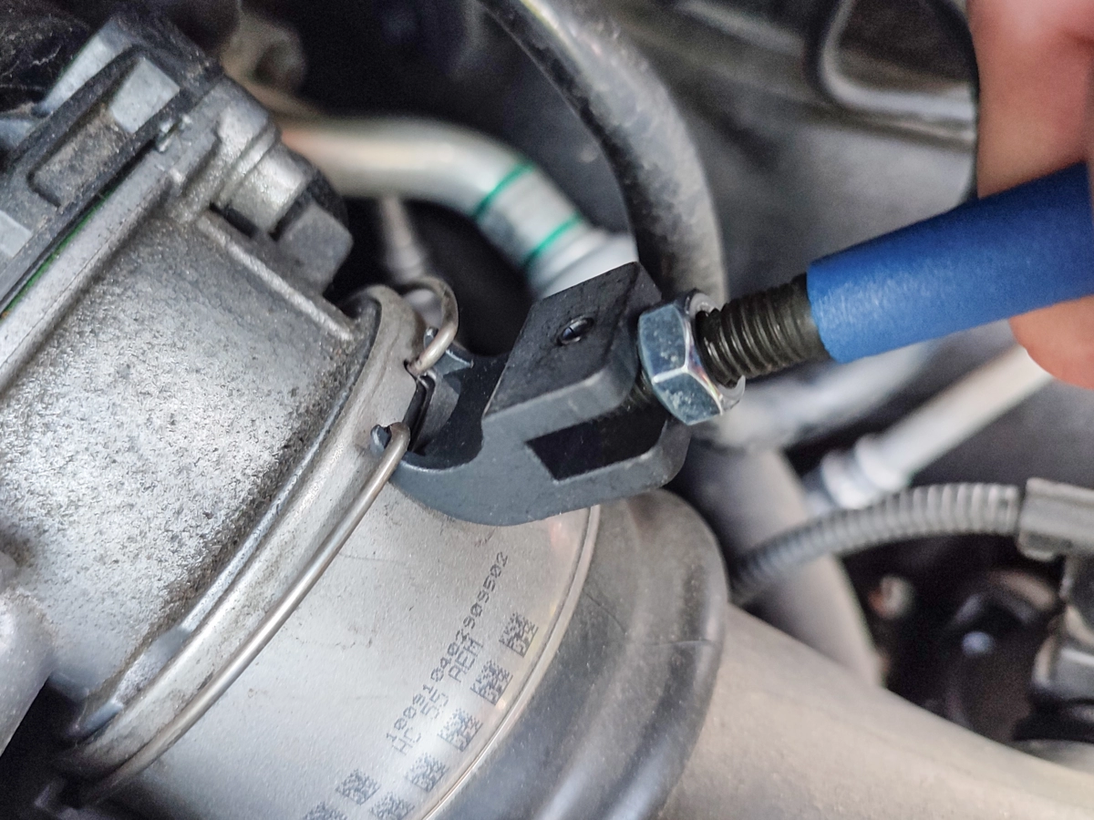 Outil de déverrouillage de raccord de tuyau pour colliers de serrage HENN