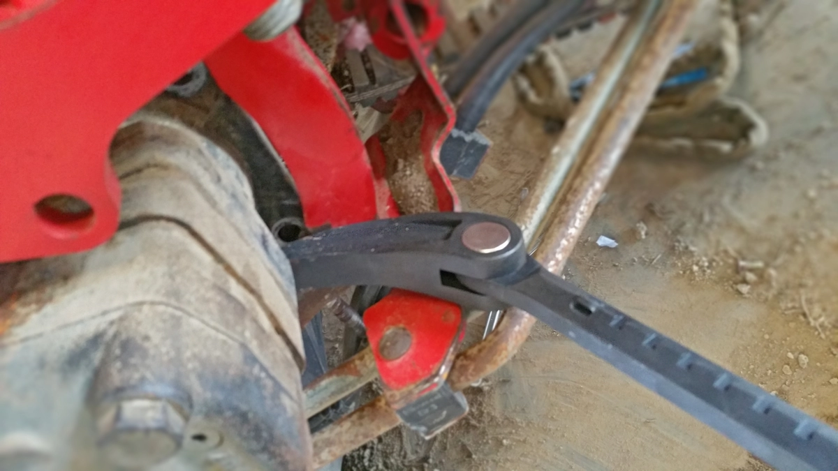 Telescopic Pry Bar with Adjustable Jaw, 610-940 mm