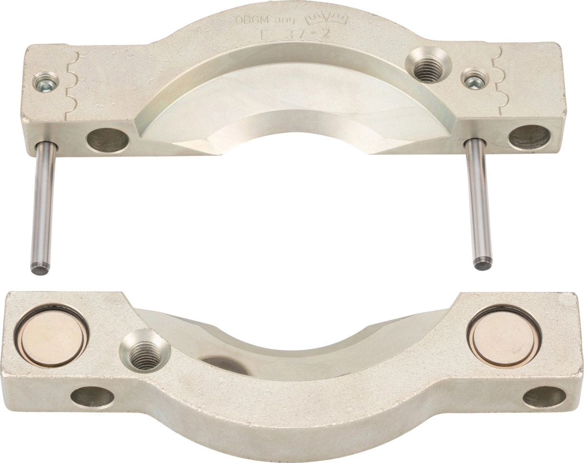 Pair of Separating Jaws